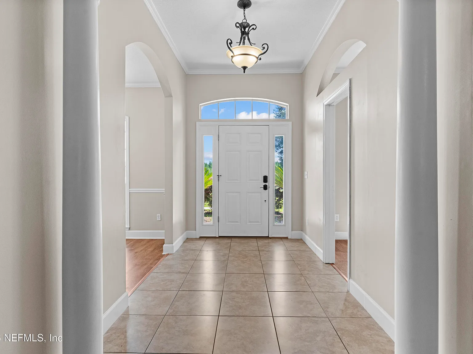 4 bed, 4.0 bath, 2528 sqft, $3,200 — Photo 4