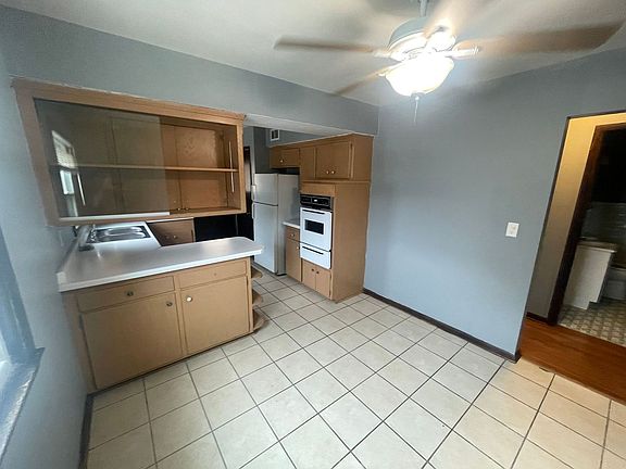 4th image of 5009 S Lake Dr APT 5