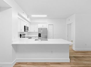 1225 Reserve Way APT 102, Naples, FL 34105