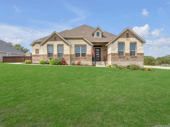 116 Moon Ln, Castroville, TX 78009