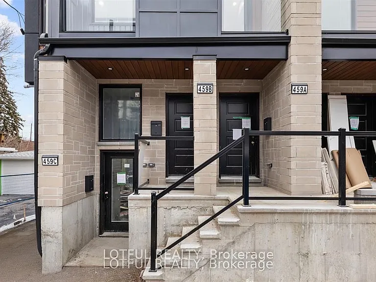 461 Tweedsmuir Ave #B — Photo 1