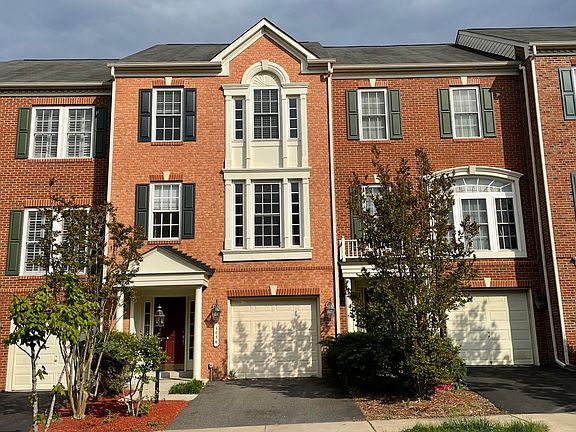 2nd image of 1036 Hotchkiss Pl