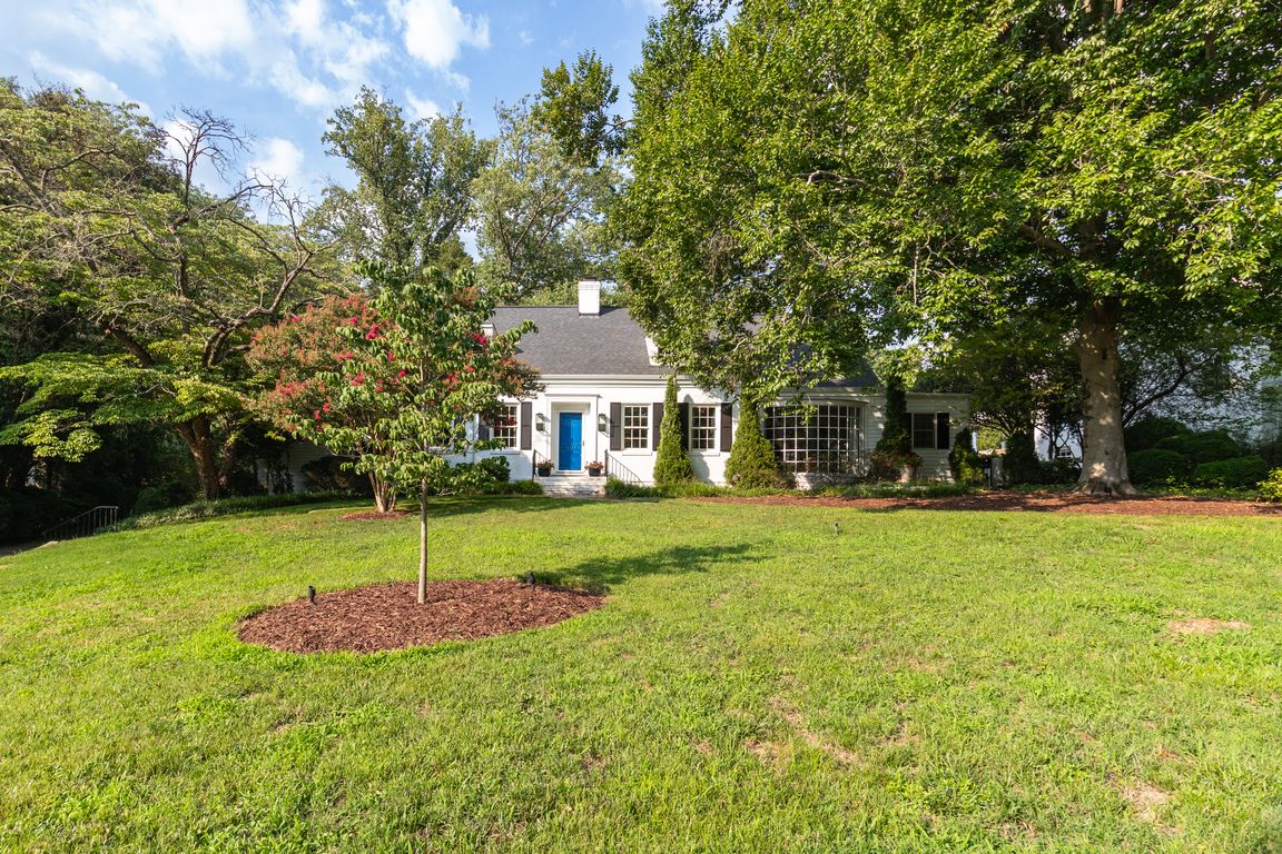 3302 Starmount Dr-1