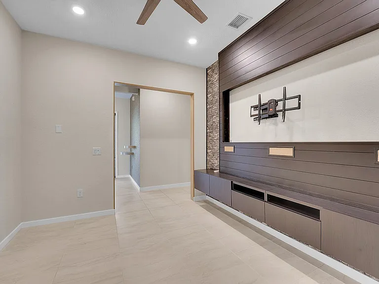 19515 Weathervane Way — Photo 32