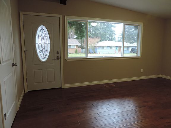 4th image of 916 167th Ave NE