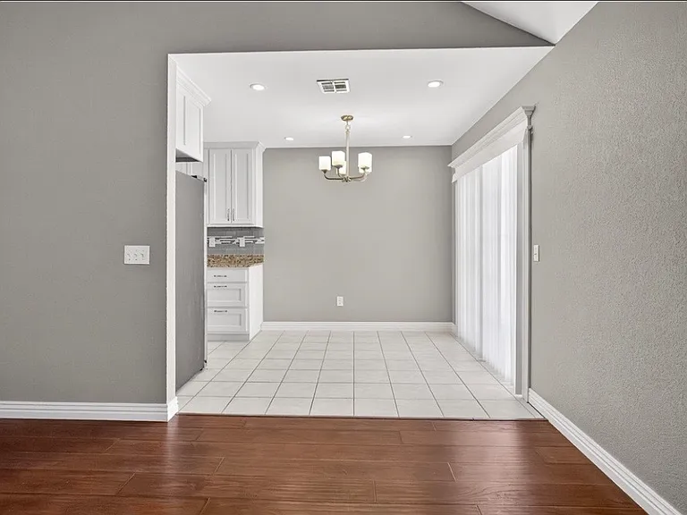 813 Marcus St — Photo 20