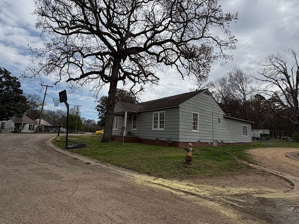 1st image of 311 Lake Dr