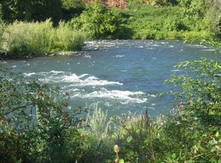 300 Lampman Rd, Gold Hill, OR 97525