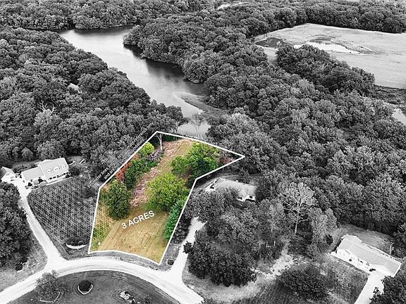4th image of 127 Quail Hollow Rd
