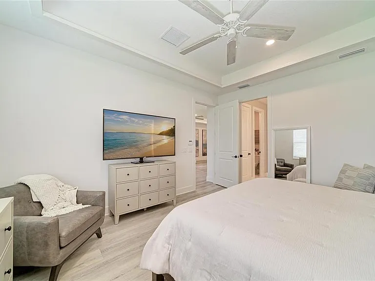1047 Waterline Ct — Photo 3