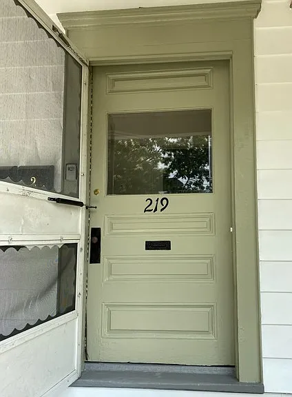 219 W Burke St #1 — Photo 2