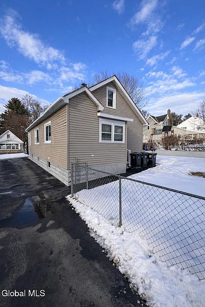 3rd image of 226 Glengary Road