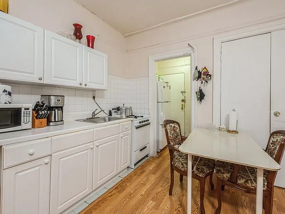 2nd image of 941 Jerome Ave APT 8E