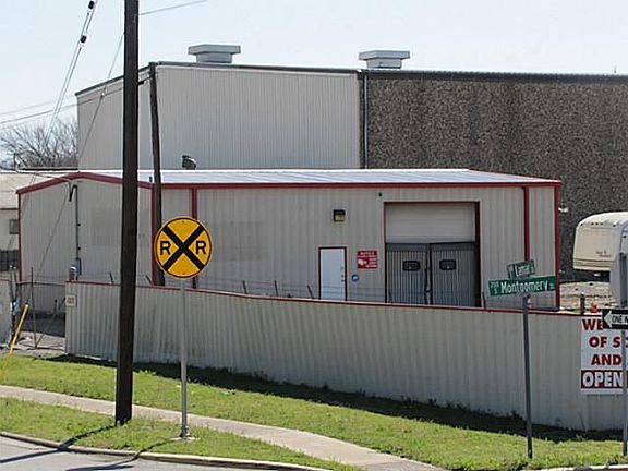 4th image of 308 E Lamar St