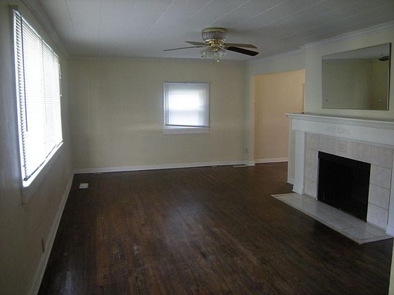 2nd image of 2715 Putnam St