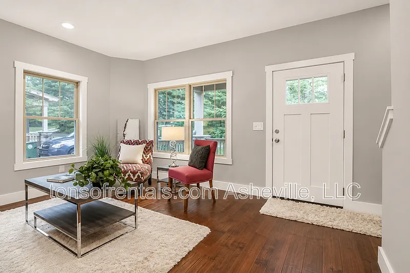 3 bed, 2.5 bath, 1200 sqft, $1,995 — Photo 3
