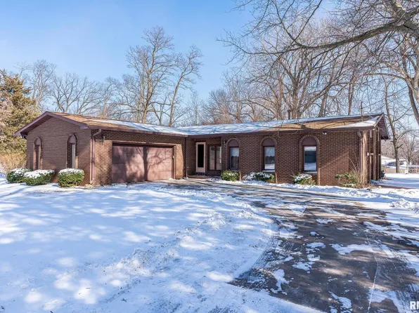 8423 54th St, Coal Valley, IL 61240