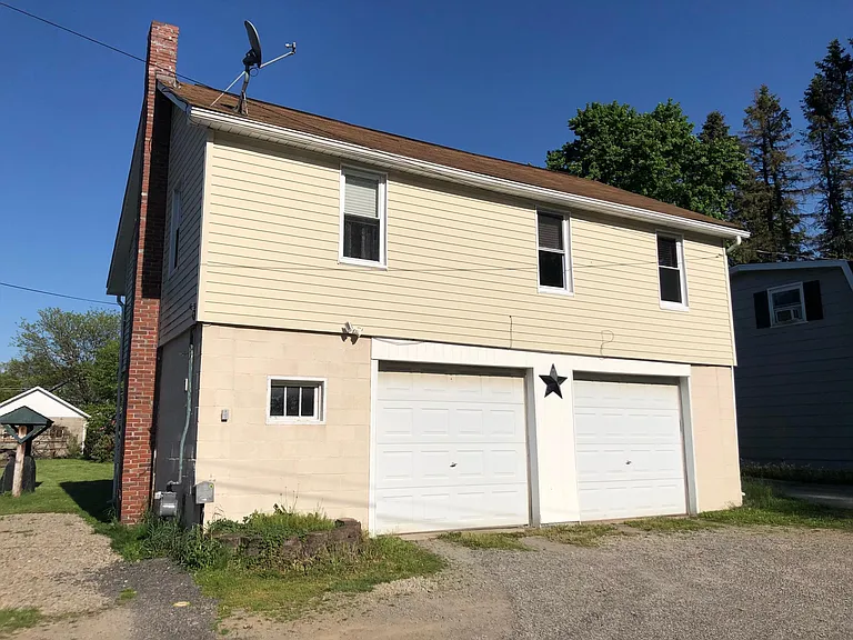 249 S Lowry Ave — Photo 2
