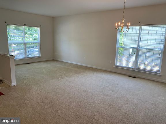 3rd image of 731 Holly Crest Dr