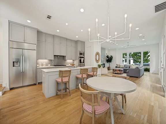 5th image of 3724 W Beverly Dr