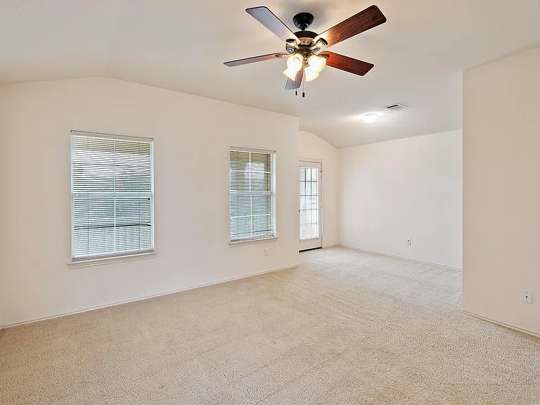 570 Hogan — Photo 22
