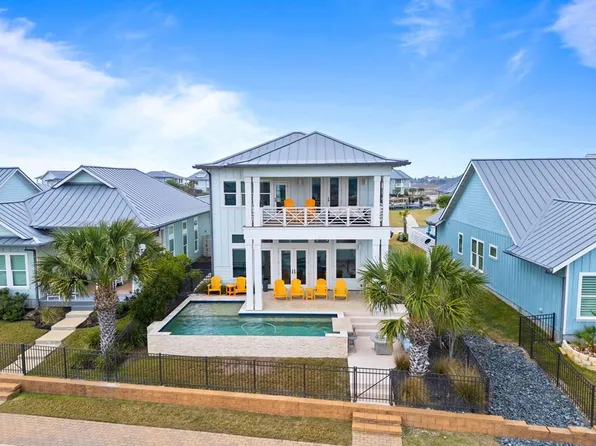 118 Foxtail Ln, Rockport, TX 78382