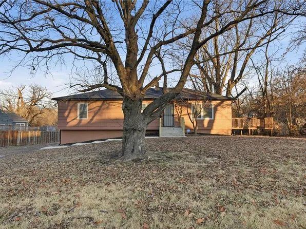 7867 James A Reed Rd, Kansas City, MO 64138