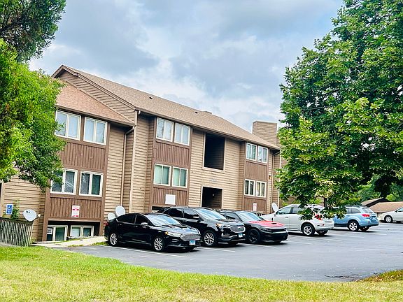 2nd image of 3803-3821 Sage Dr #B