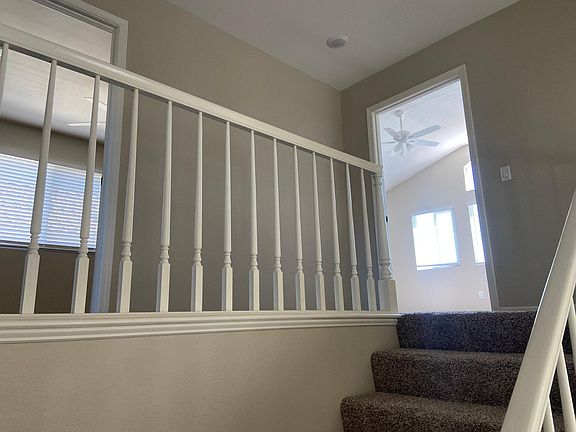 5th image of 40461 Yardley Ct