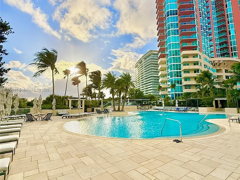 300 S Pointe Dr #2806 — Photo 29