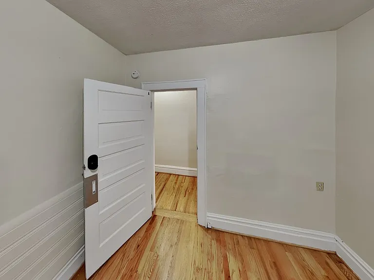 1712 Summit St #D — Photo 10