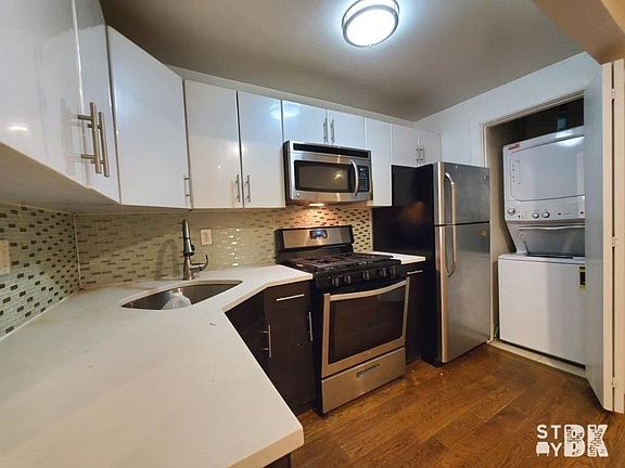 3rd image of 482 Van Buren St #1A
