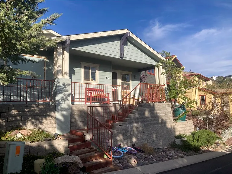 205 Jacob Ln — Photo 1
