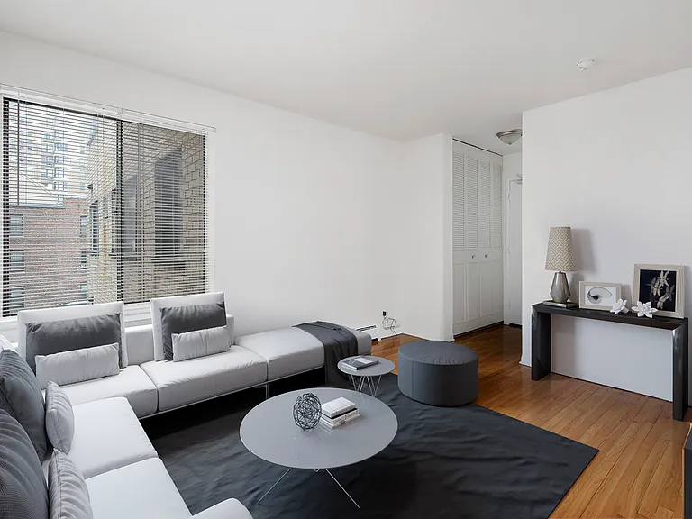 455 W. Wellington — Photo 8