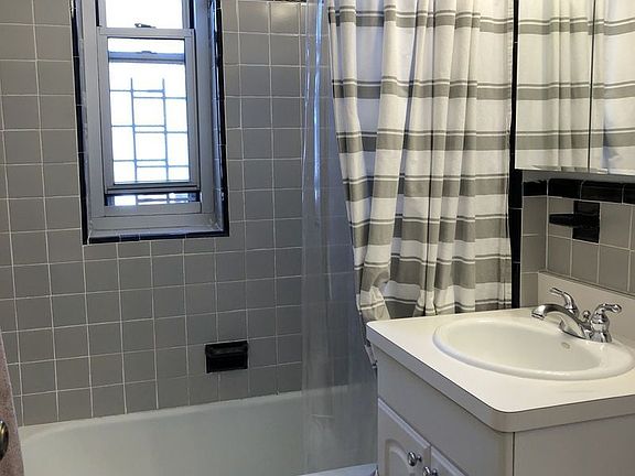 4th image of 550 Grand St APT H10c