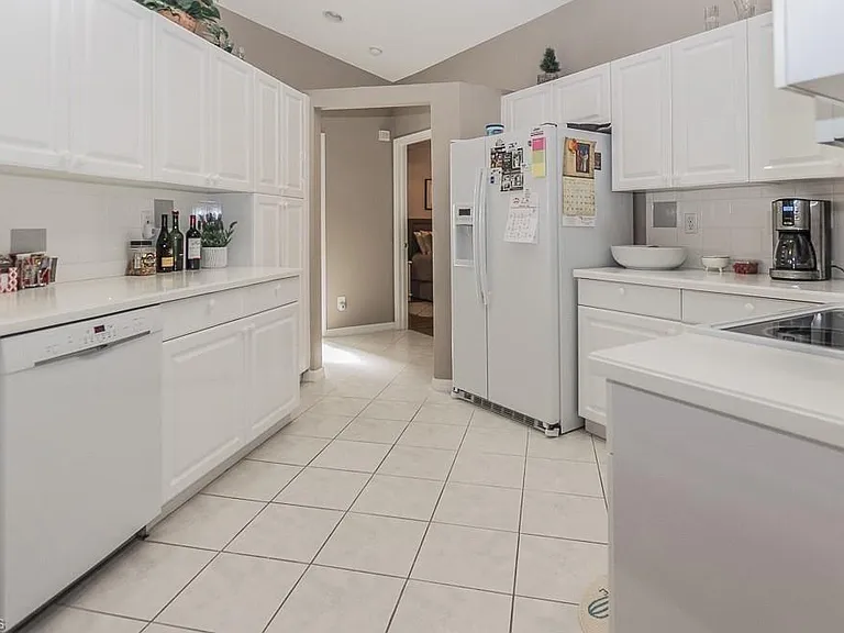 960 Partridge Cir #1-202 — Photo 3