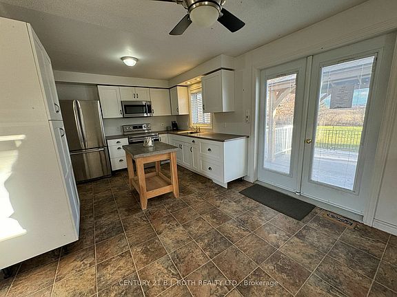 4th image of 72 Leslie Ave