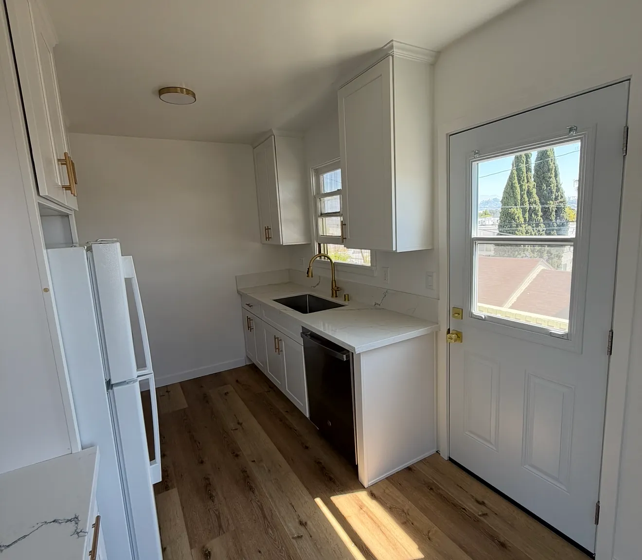 2 bed, 1000 sqft, $2,995 — Photo 3