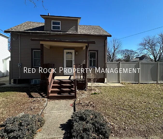 121 Hackett St — Photo 1