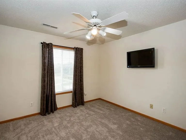 536 W Side Dr #536 — Photo 2