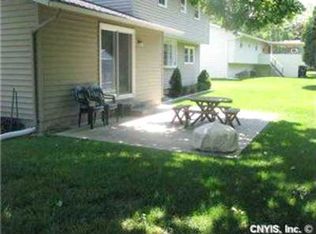 102 Dewberry Ln, Syracuse, NY 13219