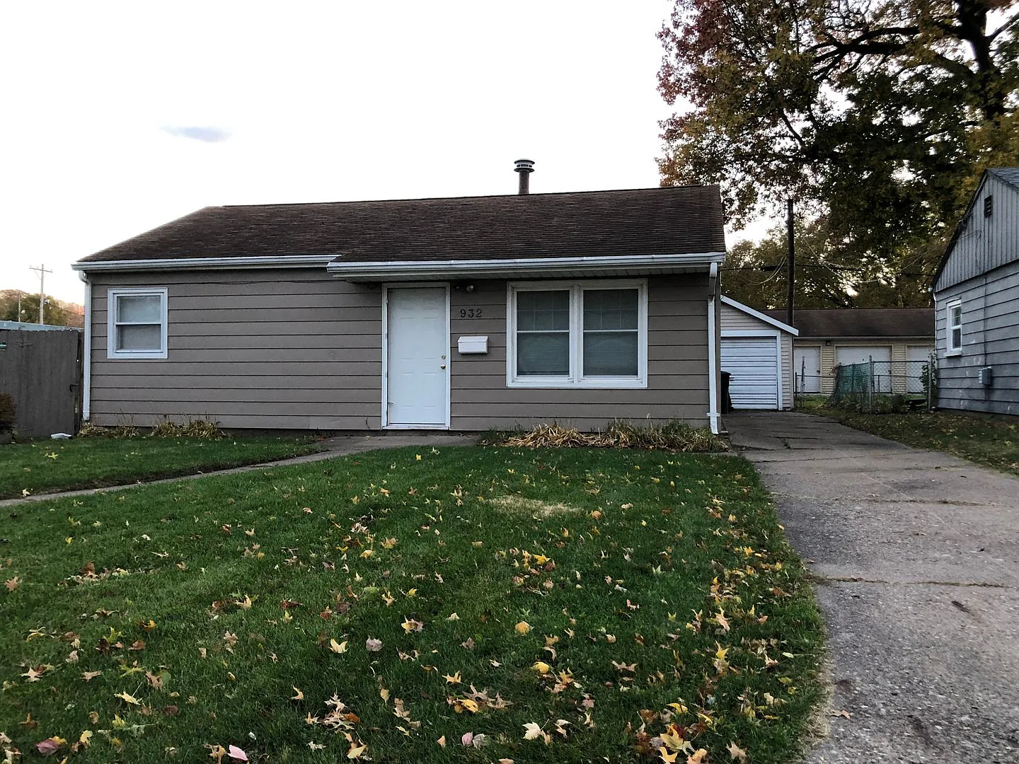932 43rd Ave photo 1