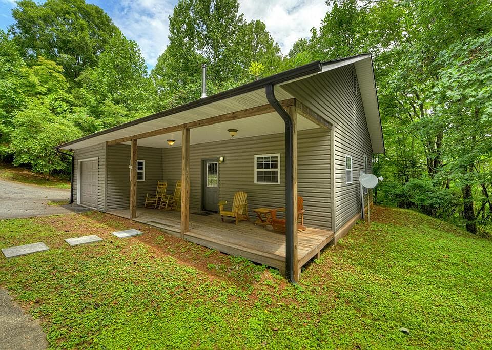1st image of 365 Ruby Ln