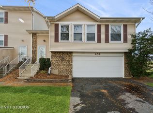 451 Sullivan Cir, Bolingbrook, IL 60440