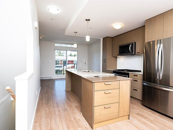 4th image of 5902 Beachgate Ln