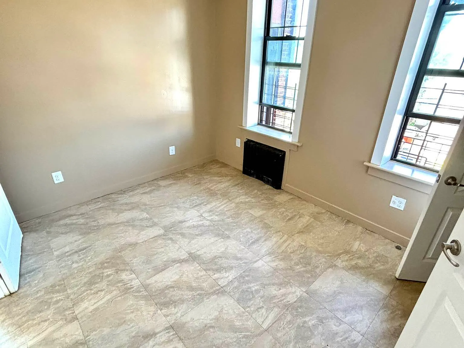 18-15 Everdell Avenue — Photo 3