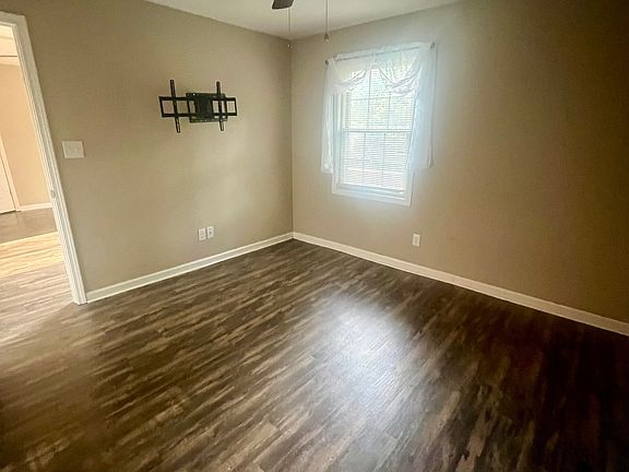 2nd image of 1097 Tucker Rd