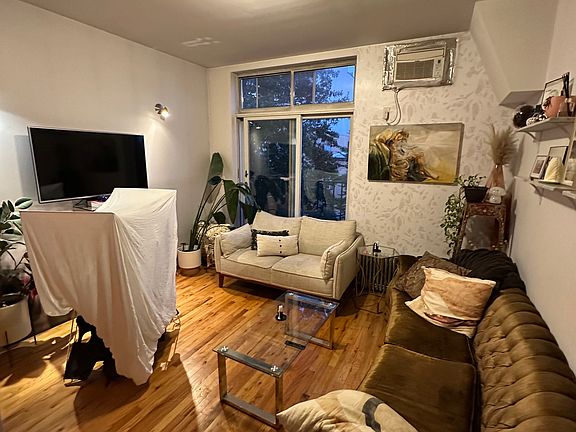 4th image of 224 Eckford St Floor 2