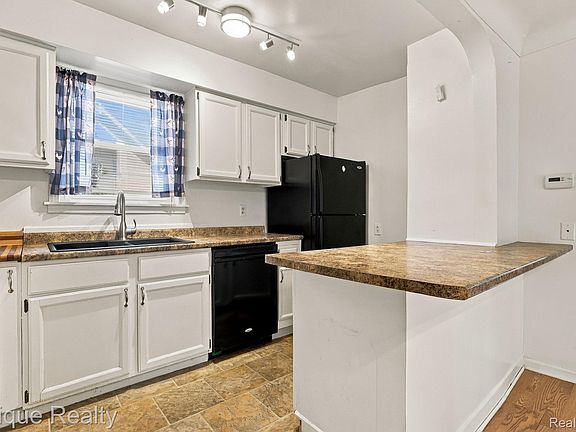 5th image of 117 Mary St