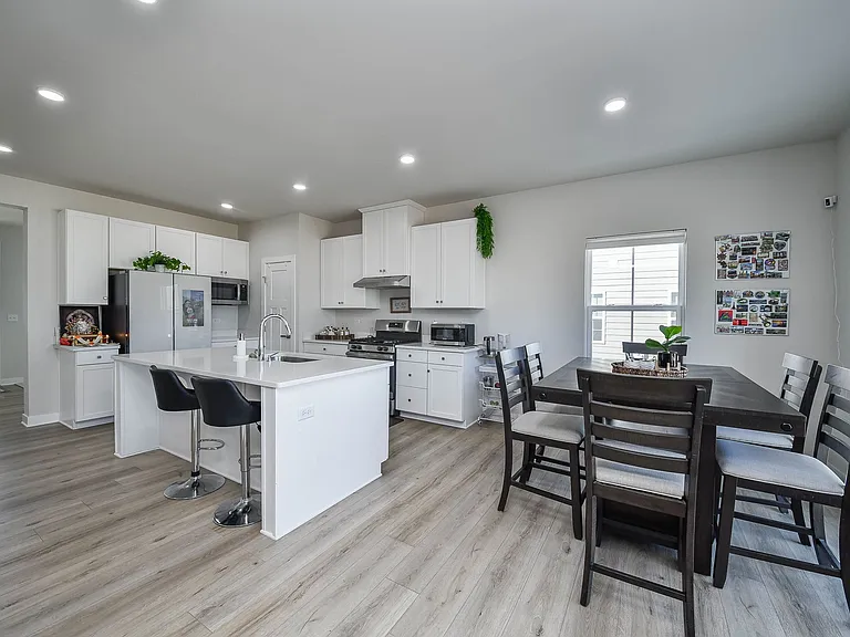 328 Carole St — Photo 4
